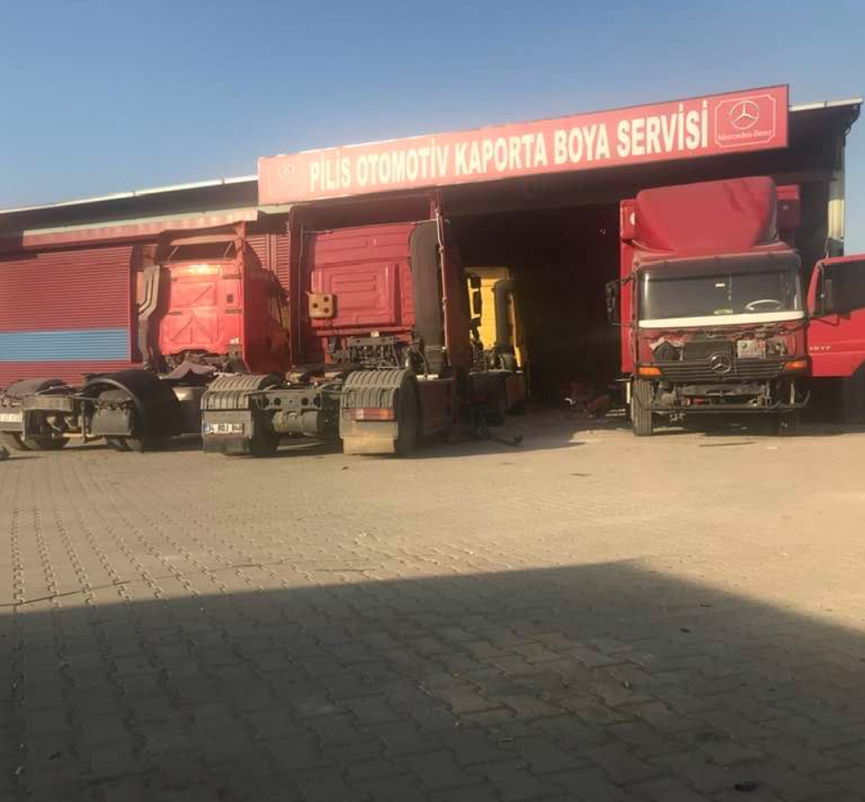 Pilis Otomotiv servis girişi ve atölye