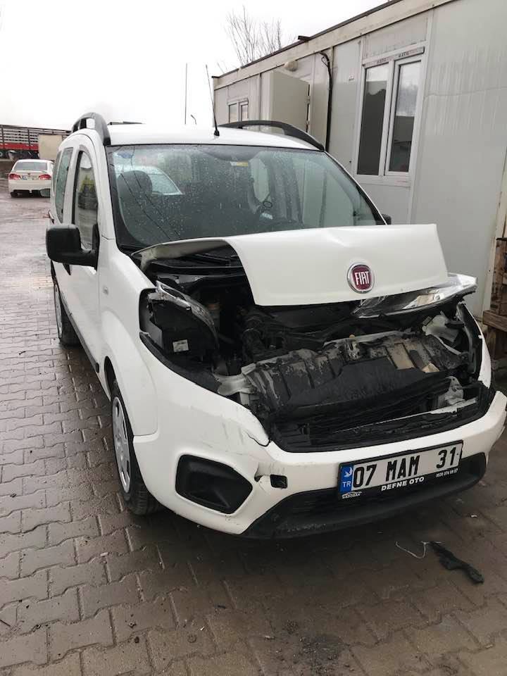 Küçük araç kaporta - onarım öncesi